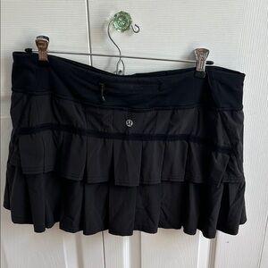 lululemon pace setter black stretch. Size 10